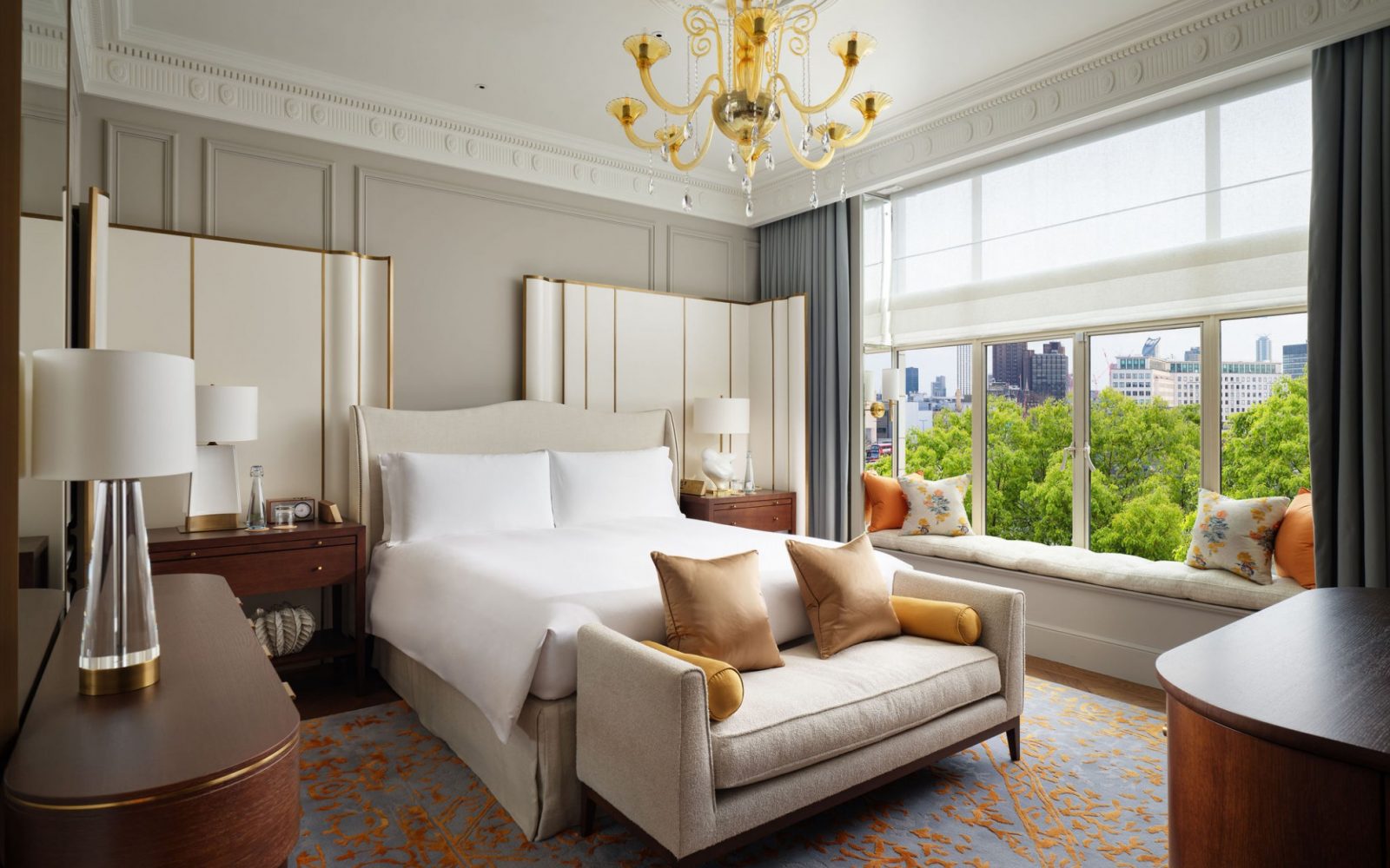 TheSavoy_River-viewSuite_Bedroom_1_Jack_Hardy_2025-2-1600x1000