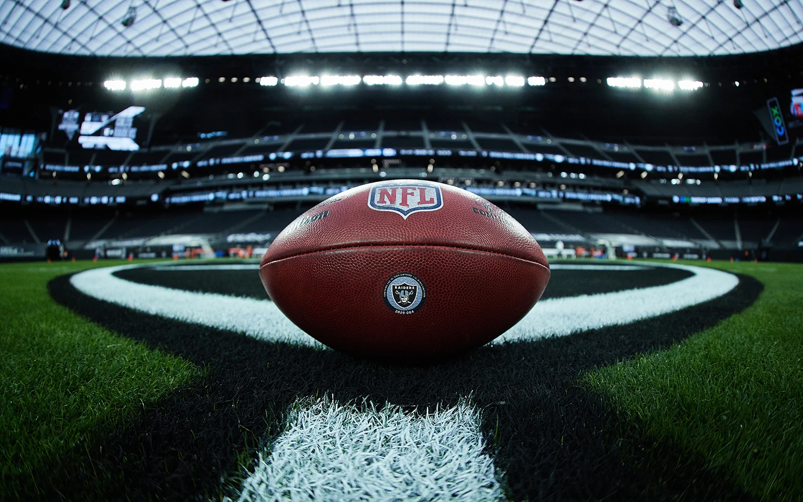 football-1600x1000-07dab8f4c6