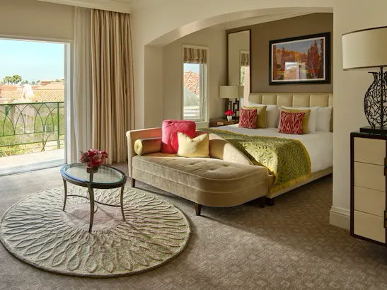 the-beverly-hills-hotel-deluxe-room-balcony-dorchester-collection-full-size